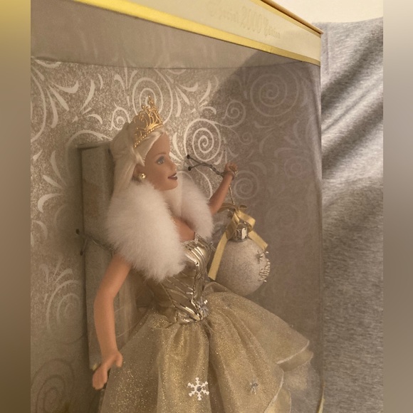2000 Special Edition Holiday Celebration Barbie Gold Dress Fashion Doll - Picture 3 of 16